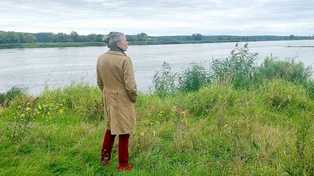 An der Oder. Bettina Wegner heute am Rande eines ihrer seltenen Konzerte.