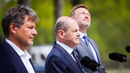 Vorerst schöpfen sie aus dem Vollen: Wirtschaftsminister Robert Habeck, Bundeskanzler Olaf Scholz (SPD), Finanzminister Christian Lindner (FDP).