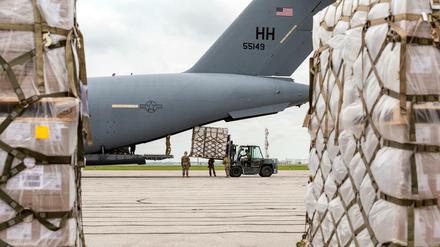 US-Flugzeuge mit Ladungen von Babynahrung in Ramstein
