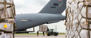 US-Flugzeuge mit Ladungen von Babynahrung in Ramstein