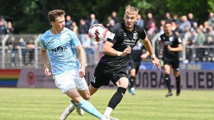 Viktorias Moritz Seiffert (links) durfte am Ende jubeln, sein Team schaffte gegen Johannes Manske und Altglienicke noch die große Wende im Berliner Pokalfinale.