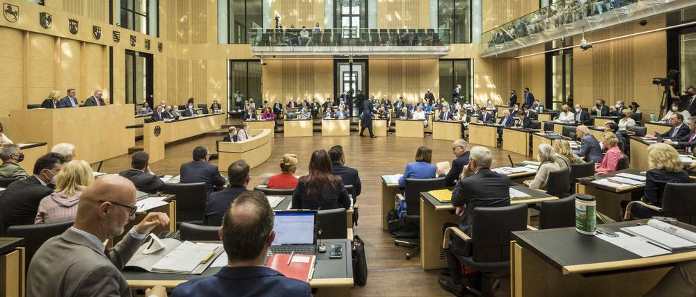 Der Bundesrat hat verschiedene Beschlüsse verabschiedet. Unter anderem soll das Neun-Euro-Ticket kommen.