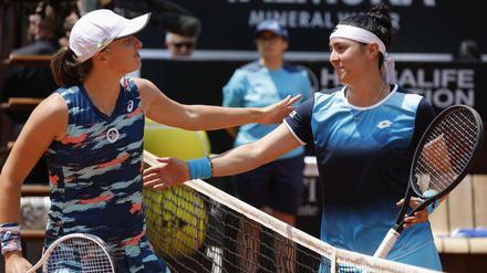 In Rom fegte Iga Swiatek (l.) im Finale mit 6:2 und 6:2 über Ons Jabeur hinweg.