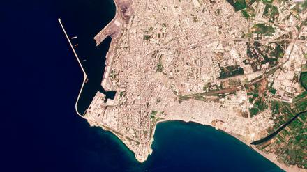 Dieses Satellitenbild zeigt den Hafen von Latakia am 10.05.2022 mit dem unter russischer Flagge fahrende Matros Pozynich. 