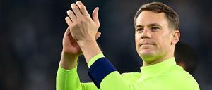 Manuel Neuer hat seinen Vertrag beim FC Bayern München vorzeitig um ein Jahr verlängert. 