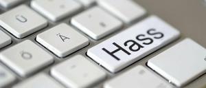 Wer Hass verbreitet im Netz, der darf nicht anonym bleiben.