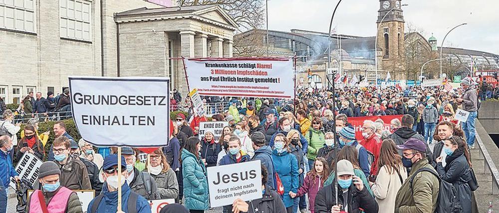Sorgen bereitet den Behörden, dass sich Bewegungen mit unterschiedlicher Motivation miteinander verbünden.