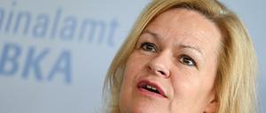 Die Bundesministerin des Innern und Heimat, Nancy Faeser, bei einem Besuch beim Bundeskriminalamt (BKA) in Wiesbaden. 