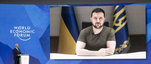 Der ukrainische Präsident Wolodymyr Selenskyj spricht per Video-Schalte bei einer Plenarsitzung zur Eröffnung des 51. Jahrestreffens des Weltwirtschaftsforums (WEF) in Davos zu den Teilnehmern. 