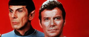 William Shatner (rechts) als Captain James T. Kirk, Commander des Raumschiffes Enterprise, und Leonard Nimoy als Crewmitglied Spock vom Planeten Vulkan. 