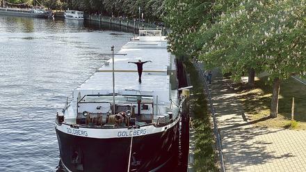 Theater an Bord. Berlin hat einen neuen Ort für jüdische Kultur. In Spandau an der Dischinger Brücke liegt die MS Goldberg.