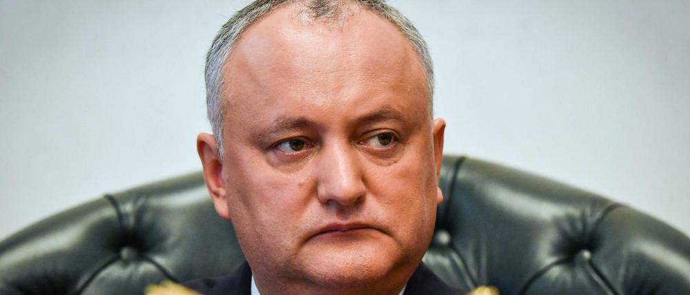 Igor Dodon wartet während eines Gesprächs in seinem damaligen Präsidentschaftsbüro. (Archivbild)