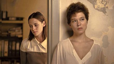 Körperhorror. Davis Cronenbergs „Crimes of the Future“ mit Léa Seydoux (r.) und Kirsten Stewart.