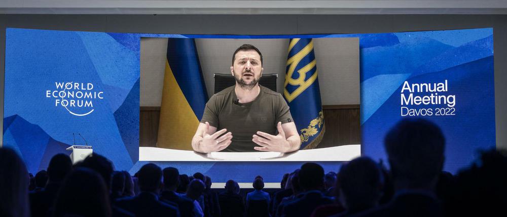 Der ukrainische Präsident Wolodymyr Selenskyj spricht per Video-Schalte bei einer Plenarsitzung zur Eröffnung des Weltwirtschaftsforums (WEF) in Davos.