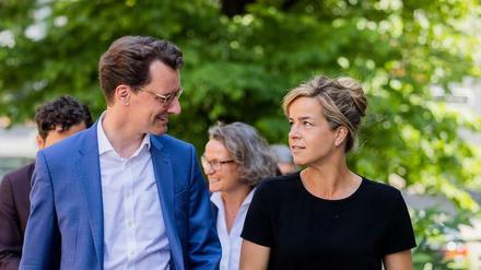 Hendrik Wüst (CDU), Ministerpräsident von Nordrhein-Westfalen, und Mona Neubaur, Spitzenkandidatin und Landesvorsitzende (Bündnis 90/Die Grünen).