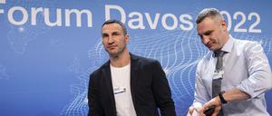 Wladimir Klitschko (l.), ehemaliger ukrainischer Profiboxer, und sein Bruder Vitali Klitschko, Bürgermeister von Kiew