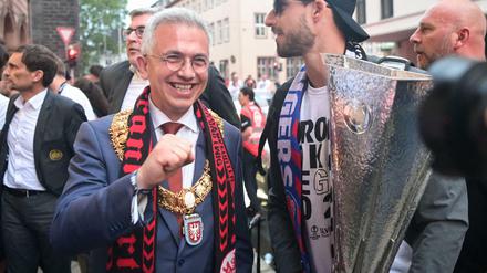 Frankfurts Oberbürgermeister Peter Feldmann sieht sich mehreren Rücktrittsforderungen ausgesetzt.