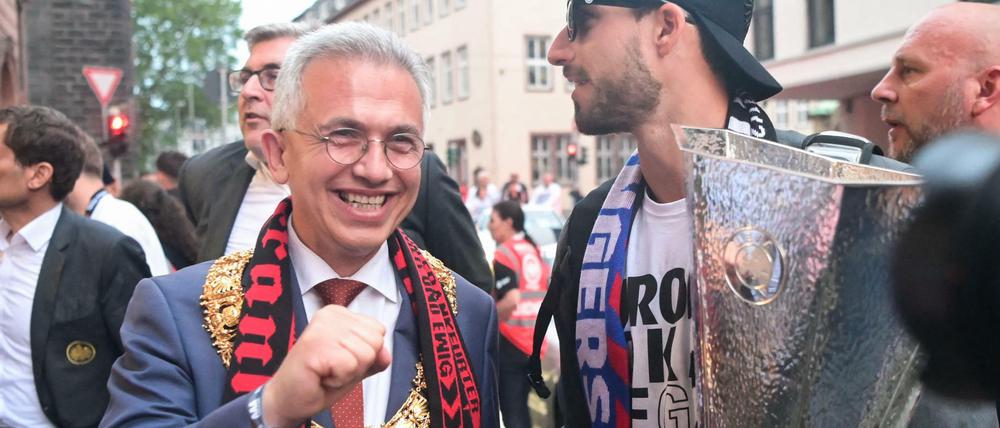 Frankfurts Oberbürgermeister Peter Feldmann sieht sich mehreren Rücktrittsforderungen ausgesetzt.