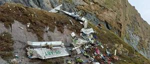 Das Wrack des Flugzeugs befindet sich in einer Schlucht in Sanosware nahe der Bergstadt Jomsom.
