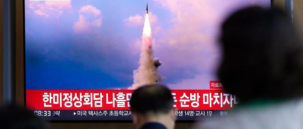 Bericht im südkoreanischen Fernsehen über die Raketentests des Nordens