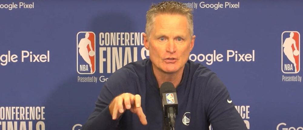 Steve Kerr, Trainer der Golden State Warriors, spricht über das Schulmassaker. 
