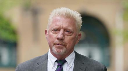 Boris Becker zieht von Wandsworth nach Huntercombe um. Das vorige Gefängnis ist für unhygienische Zustände und Gewalt bekannt.