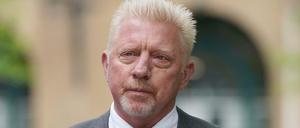 Boris Becker zieht von Wandsworth nach Huntercombe um. Das vorige Gefängnis ist für unhygienische Zustände und Gewalt bekannt.