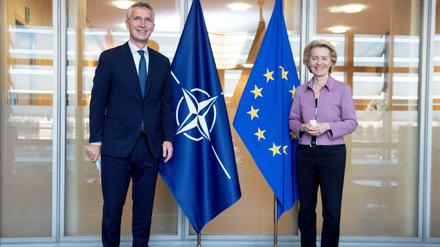 Nato-Generalsekretär Jens Stoltenberg und EU-Kommissionspräsident Ursula von der Leyen sprechen am Dienstag in Davos.