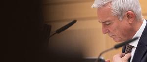 Thomas Strobl (CDU), Innenminister von Baden-Württemberg, im Innenausschusses des Landtags.
