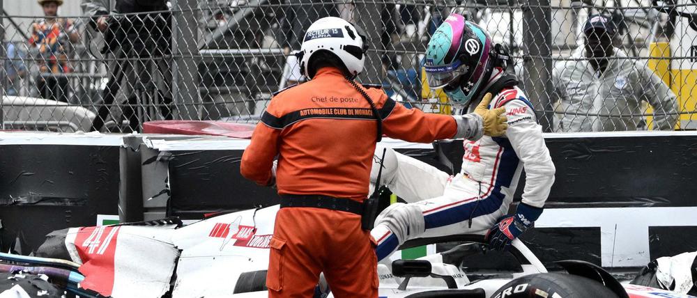 Wagen kaputt. Mick Schumacher (rechts) hat Glück gehabt.