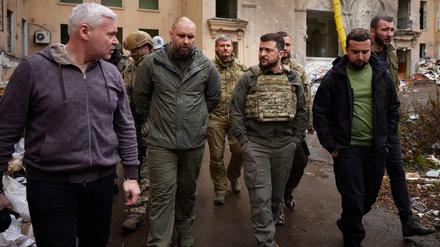 Der ukrainische Präsident Wolodymyr Selenskyj besuchte am Sonntag die Stadt Charkiw.
