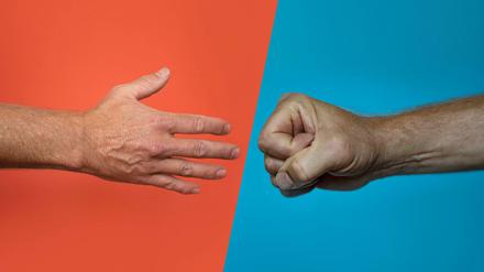 Wer den Yoga-Gruß oder die kurze Berührung der Fingerknöchel bevorzugt, sollte nicht als Spielverderber betrachtet werden.