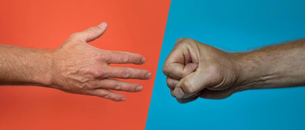 Wer den Yoga-Gruß oder die kurze Berührung der Fingerknöchel bevorzugt, sollte nicht als Spielverderber betrachtet werden.