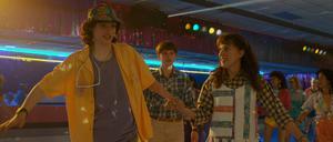 Entwachsen langsam ihren Rollen: Elfie-Darstellerin Millie Bobby Brown ist inzwischen 18 Jahre alt, Finn Wolfhard (links) als ihr Freund Mike wird 20. 