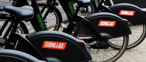 Mit dem Rad, bei Wind und Wetter: Staus spielen für die Gorillas-Rider keine Rolle. 