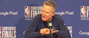 Emotionaler Auftritt. Steve Kerr.