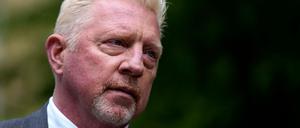 Boris Becker, ehemaliger Tennis-Profi, ist wegen seiner Insolvenzstraftaten zu zweieinhalb Jahren Haft verurteilt worden. 