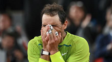 TOPSHOT - Spain&amp;apos;s Rafael Nadal reacts after winning against Serbia&amp;apos;s Novak Djokovic at the end of their men&amp;apos;s singles match on day ten of the Roland-Garros Open tennis tournament at the Court Philippe-Chatrier in Paris early June 1, 2022. (Photo by Anne-Christine POUJOULAT / AFP)