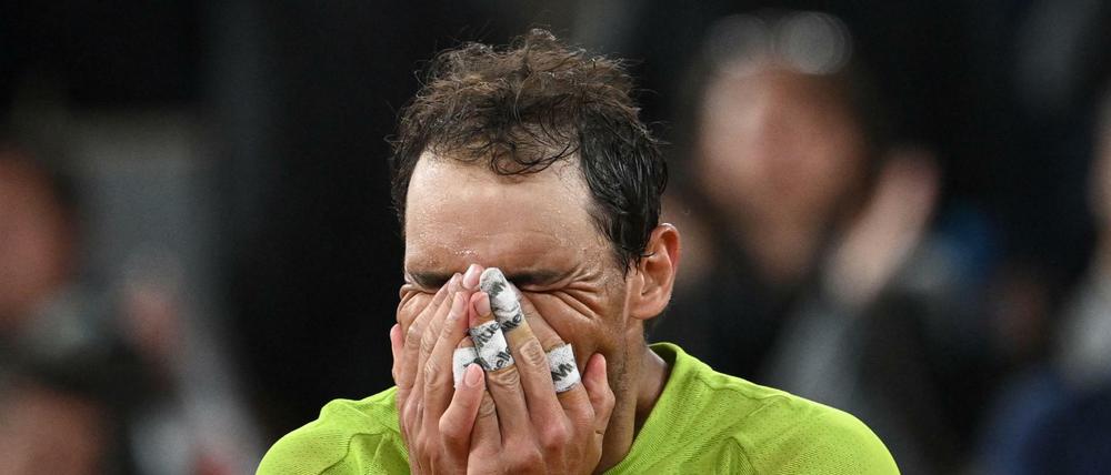 TOPSHOT - Spain's Rafael Nadal reacts after winning against Serbia's Novak Djokovic at the end of their men's singles match on day ten of the Roland-Garros Open tennis tournament at the Court Philippe-Chatrier in Paris early June 1, 2022. (Photo by Anne-Christine POUJOULAT / AFP)