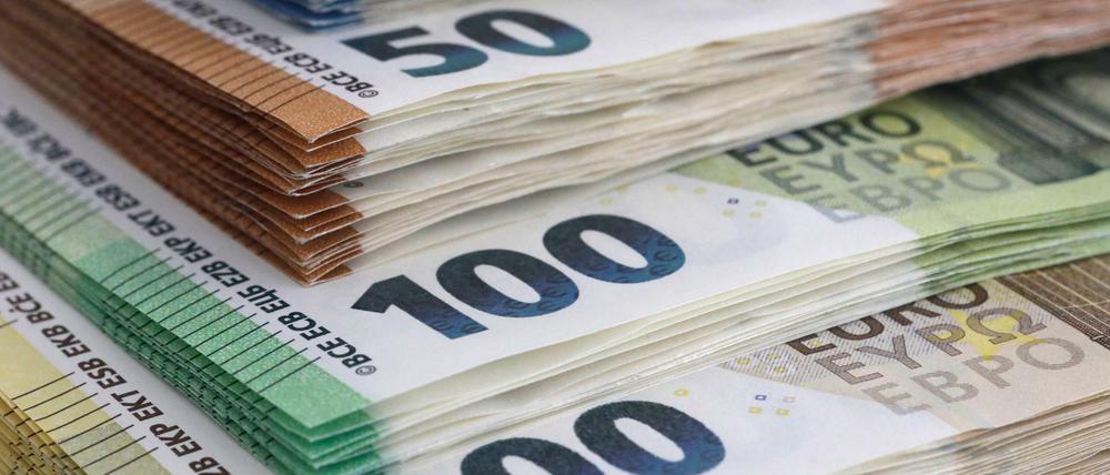 Dem deutschen Fiskus sollen durch den Steuerbetrug der drei Männer insgesamt rund 7,5 Millionen Euro entgangen sein.