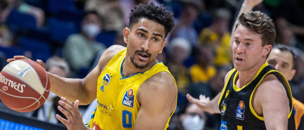 Topscorer unter sich: Albas Maodo Lo (links) machte 20 Punkte, Ludwigsburgs Jordan Hulls sogar 26. 