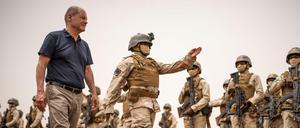 Vor gut einem Jahr hat Bundeskanzler Olaf Scholz die deutschen Truppen im Niger besucht – die Ausbildung der dortigen Armee galt als beispielhaft.