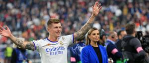 Real-Profi Toni Kroos hat nach dem gewonnen Finale gute Laune. Dann kam das ZDF-Interview.