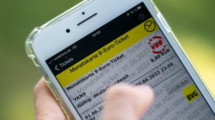 Kassenschlager: Wenn es nach der SPD geht, wird das Neun-Euro-Ticket in Berlin verlängert.
