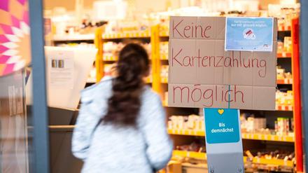 Ein häufiges Bild: Bei Aldi Nord, dm, Rossmann, Edeka und in vielen Tankstellen gab es Probleme. Bei einigen dauern sie noch an. 