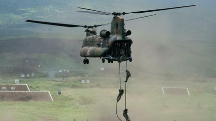 Die Bundeswehr soll mit schweren Transporthubschraubern des Typs Chinook CH-47 ausgestattet werden.