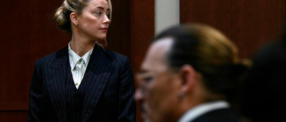 Amber Heard und Johnny Depp am 17. Mai 2022 vor Gericht