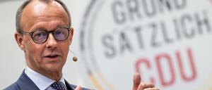 CDU-Chef Friedrich Merz liegt mit seiner Partei laut Umfrage weit vor der SPD.