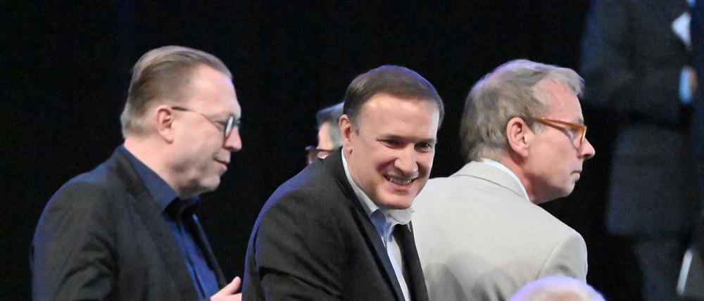 Der Wunschkandidat. Viele Hertha-Mitglieder würden Andreas Schmidt (Mitte) gerne als Präsident sehen, der Ex-Profi hat das aber bereits ausgeschlossen.