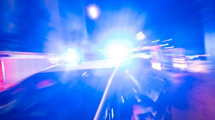 Ein Autofahrer durchbrach am Freitag auf der A114 zwei Mal die Mittelleitplanke. Zwei Menschen wurden verletzt, ein Mann steht unter Schock.
